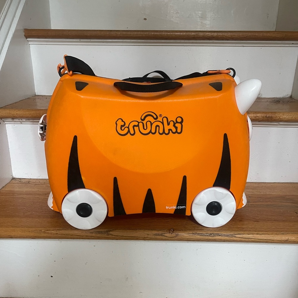 COPY - Trunki lion suitcase